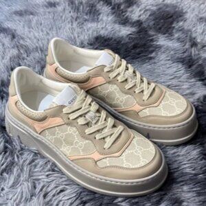 GUCCI GG Supreme leather low-top women's style, mauve color
